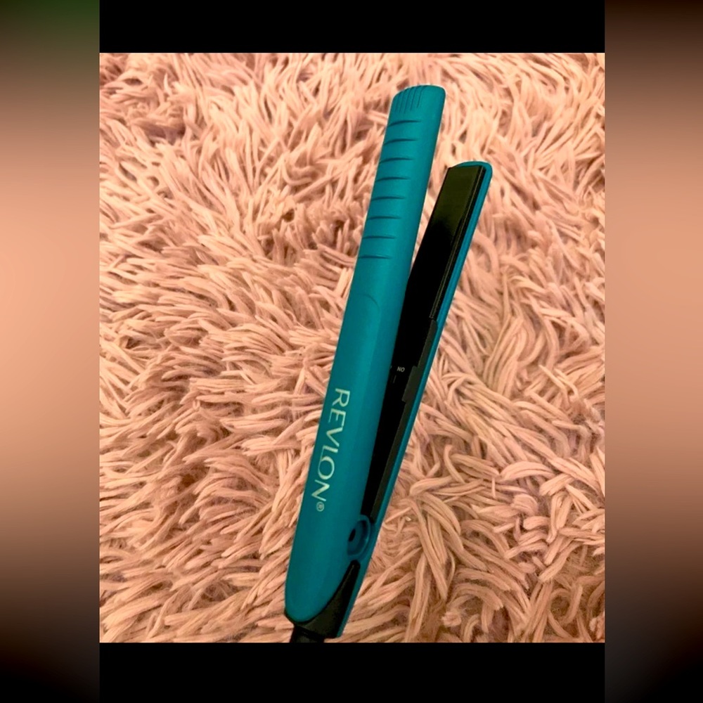 Revlon Ceramic Straight Flat Iron